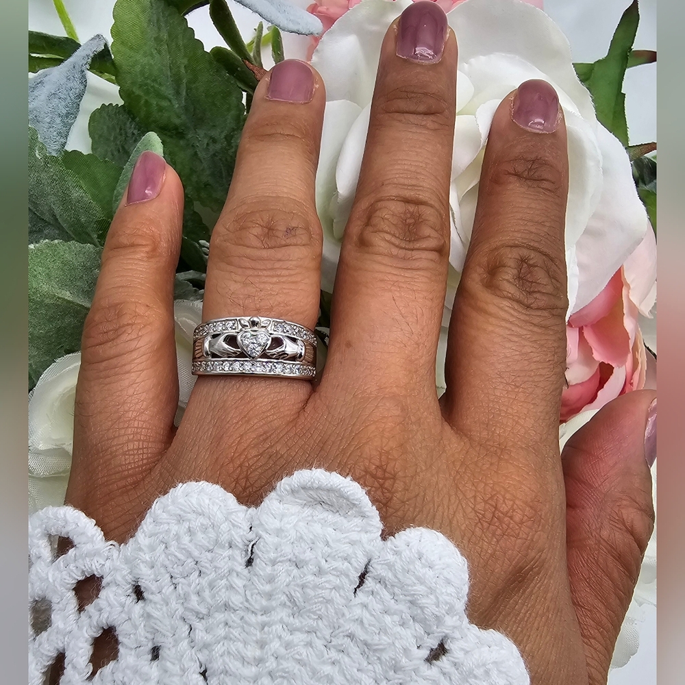 🥰 CLADDAGH BAND RING - Picture 2 of 6